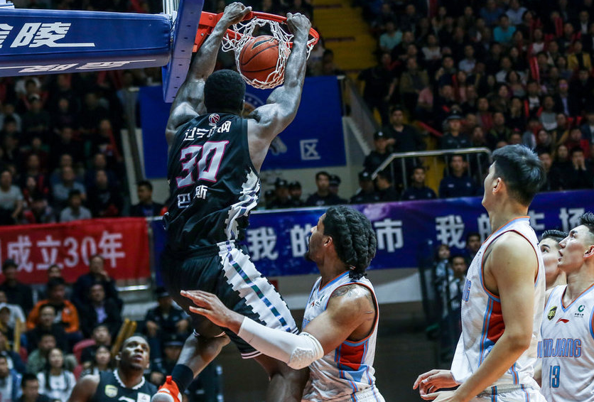 关于新疆男篮士气爆棚，分区决赛四强战遇上AC米兰，目标明确直指晋级的信息